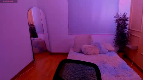Emma online show from June 2, 1:02 pm