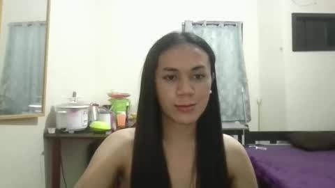 Snapshot of lovely_erika25 chatting on December 23, 9:40 am lovely_erika25 online show from December 23, 9:40 am