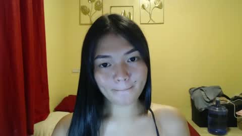 Snapshot of lovely_laura09 chatting on December 4, 2:04 pm Lovely Laura online show from December 4, 2:04 pm