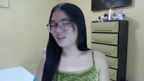 Snapshot of lovely_laura09 chatting on December 10, 7:16 am Lovely Laura online show from December 10, 7:16 am