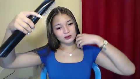 Snapshot of lovely_laura09 chatting on December 19, 5:50 pm Lovely Laura online show from December 19, 5:50 pm