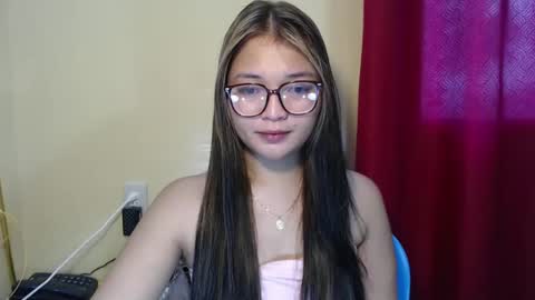 Snapshot of lovely_laura09 chatting on December 24, 4:22 am Lovely Laura online show from December 24, 4:22 am