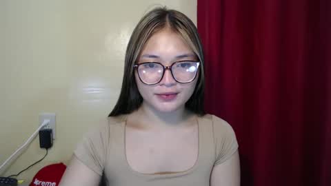 Snapshot of lovely_laura09 chatting on December 25, 8:28 pm Lovely Laura online show from December 25, 8:28 pm