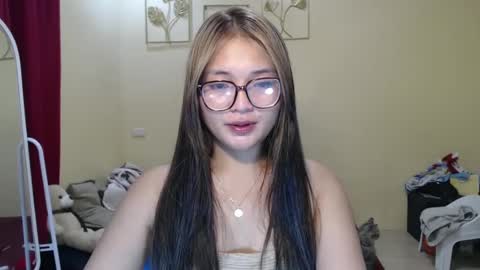 Snapshot of lovely_laura09 chatting on December 31, 2:03 pm Lovely Laura online show from December 31, 2:03 pm