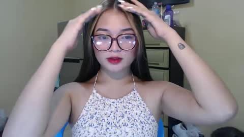 Snapshot of lovely_laura09 chatting on January 5, 5:41 pm Lovely Laura online show from January 5, 5:41 pm