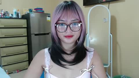 Snapshot of lovely_laura09 chatting on January 11, 9:36 pm Lovely Laura online show from January 11, 9:36 pm
