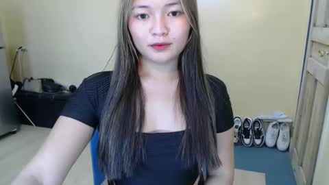 Snapshot of lovely_laura09 chatting on January 25, 2:04 am Lovely Laura online show from January 25, 2:04 am