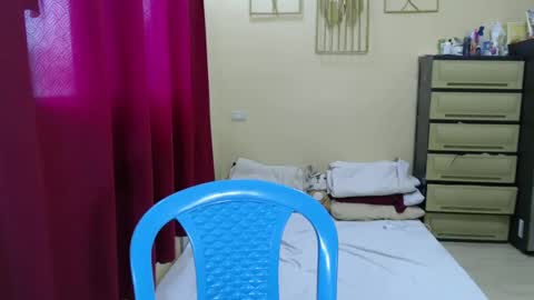 Snapshot of lovely_laura09 chatting on February 7, 4:06 am Lovely Laura online show from February 7, 4:06 am