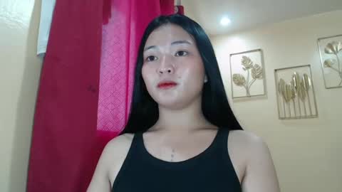 Snapshot of lovely_laura09 chatting on February 11, 8:05 am Lovely Laura online show from February 11, 8:05 am