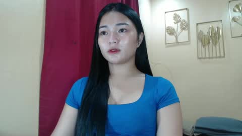 Snapshot of lovely_laura09 chatting on February 17, 2:15 pm Lovely Laura online show from February 17, 2:15 pm