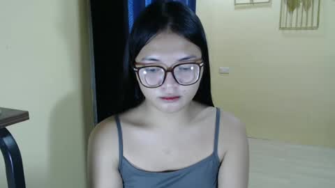 Snapshot of lovely_laura09 chatting on March 12, 1:47 am Lovely Laura online show from March 12, 1:47 am