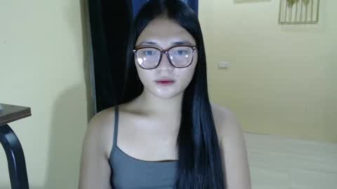 Snapshot of lovely_laura09 chatting on March 12, 5:57 am Lovely Laura online show from March 12, 5:57 am