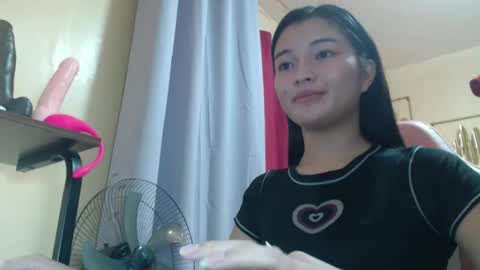 Snapshot of lovely_laura09 chatting on September 26, 7:40 pm Lovely Laura online show from September 26, 7:40 pm