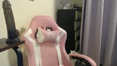 Snapshot of lovely_laura09 chatting on October 12, 7:24 pm Lovely Laura online show from October 12, 7:24 pm