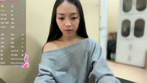 Snapshot of lovely_leah23 chatting on July 6, 11:07 pm lovely_leah23 online show from July 6, 11:07 pm