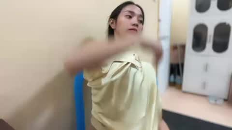 Snapshot of lovely_leah23 chatting on July 9, 8:35 pm lovely_leah23 online show from July 9, 8:35 pm