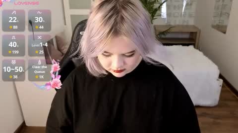 lovely_leilla online show from December 6, 6:50 pm