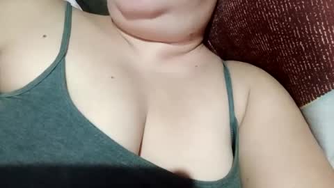 lovely_orchid online show from December 25, 3:28 pm