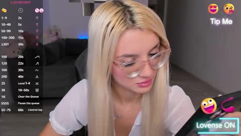 Snapshot of lovelybianca_ chatting on October 17, 7:27 pm lovelybianca_ online show from October 17, 7:27 pm