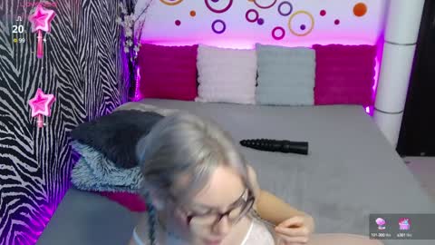 Snapshot of lovelybutterfly chatting on January 12, 1:05 pm    online show from January 12, 1:05 pm