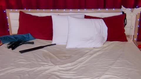 Snapshot of lovelycaroline_ chatting on March 10, 7:42 am Caroline online show from March 10, 7:42 am