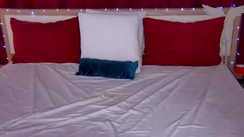 Snapshot of lovelycaroline_ chatting on September 28, 1:33 am Caroline online show from September 28, 1:33 am