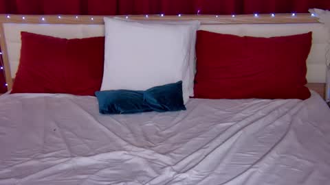 Snapshot of lovelycaroline_ chatting on November 8, 1:28 am Caroline online show from November 8, 1:28 am