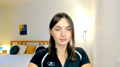 Snapshot of lovelyeemia chatting on December 2, 10:07 am Mia online show from December 2, 10:07 am