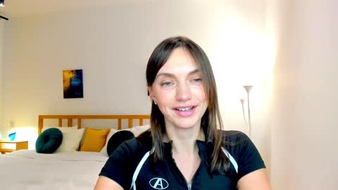 Snapshot of lovelyeemia chatting on December 2, 1:13 pm Mia online show from December 2, 1:13 pm