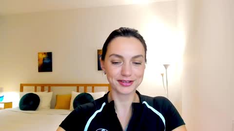 Snapshot of lovelyeemia chatting on December 6, 1:11 pm Mia online show from December 6, 1:11 pm