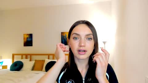 Snapshot of lovelyeemia chatting on December 7, 2:46 pm Mia online show from December 7, 2:46 pm