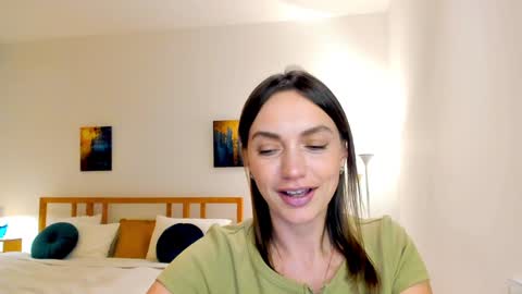 Snapshot of lovelyeemia chatting on December 7, 6:15 pm Mia online show from December 7, 6:15 pm