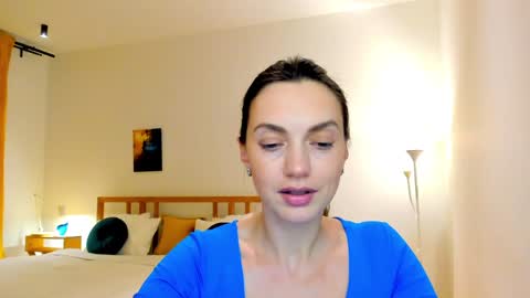 Snapshot of lovelyeemia chatting on December 8, 5:01 pm Mia online show from December 8, 5:01 pm