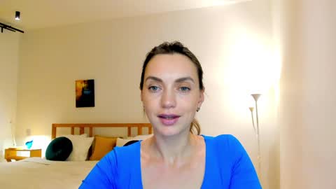 Snapshot of lovelyeemia chatting on December 8, 8:04 pm Mia online show from December 8, 8:04 pm