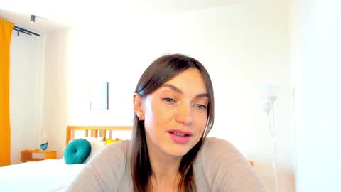 Snapshot of lovelyeemia chatting on December 9, 11:15 am Mia online show from December 9, 11:15 am