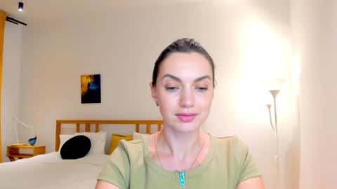 Snapshot of lovelyeemia chatting on December 10, 1:44 pm Mia online show from December 10, 1:44 pm