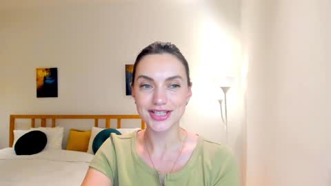 Snapshot of lovelyeemia chatting on December 10, 4:49 pm Mia online show from December 10, 4:49 pm