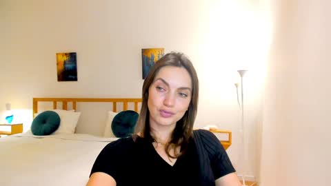 Snapshot of lovelyeemia chatting on December 11, 4:31 pm Mia online show from December 11, 4:31 pm