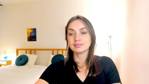 Snapshot of lovelyeemia chatting on December 11, 7:36 pm Mia online show from December 11, 7:36 pm