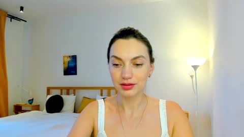 Snapshot of lovelyeemia chatting on December 12, 10:34 am Mia online show from December 12, 10:34 am