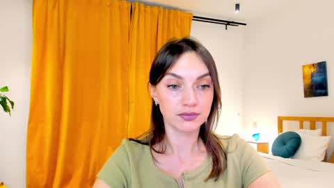 Snapshot of lovelyeemia chatting on December 13, 1:01 pm Mia online show from December 13, 1:01 pm