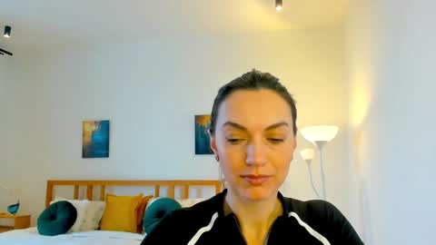 Snapshot of lovelyeemia chatting on December 16, 7:48 am Mia online show from December 16, 7:48 am