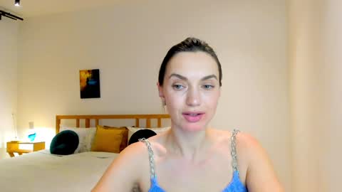 Snapshot of lovelyeemia chatting on December 17, 2:22 pm Mia online show from December 17, 2:22 pm