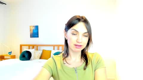 Snapshot of lovelyeemia chatting on December 18, 12:07 pm Mia online show from December 18, 12:07 pm