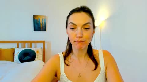 Snapshot of lovelyeemia chatting on December 19, 10:56 am Mia online show from December 19, 10:56 am