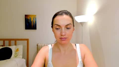 Snapshot of lovelyeemia chatting on December 21, 1:32 pm Mia online show from December 21, 1:32 pm