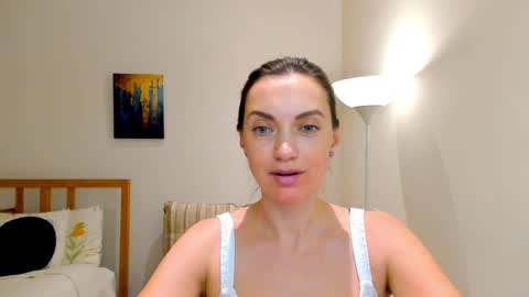 Snapshot of lovelyeemia chatting on December 21, 4:36 pm Mia online show from December 21, 4:36 pm