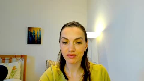 Snapshot of lovelyeemia chatting on December 24, 12:00 pm Mia online show from December 24, 12:00 pm