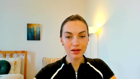 Snapshot of lovelyeemia chatting on December 28, 8:05 am Mia online show from December 28, 8:05 am