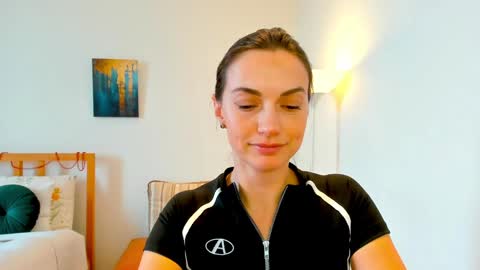 Snapshot of lovelyeemia chatting on December 28, 11:09 am Mia online show from December 28, 11:09 am